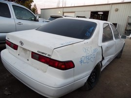 1998 TOYOTA CAMRY LE WHITE 2.2L AT Z18437